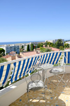 Bright Apartment with Sea View